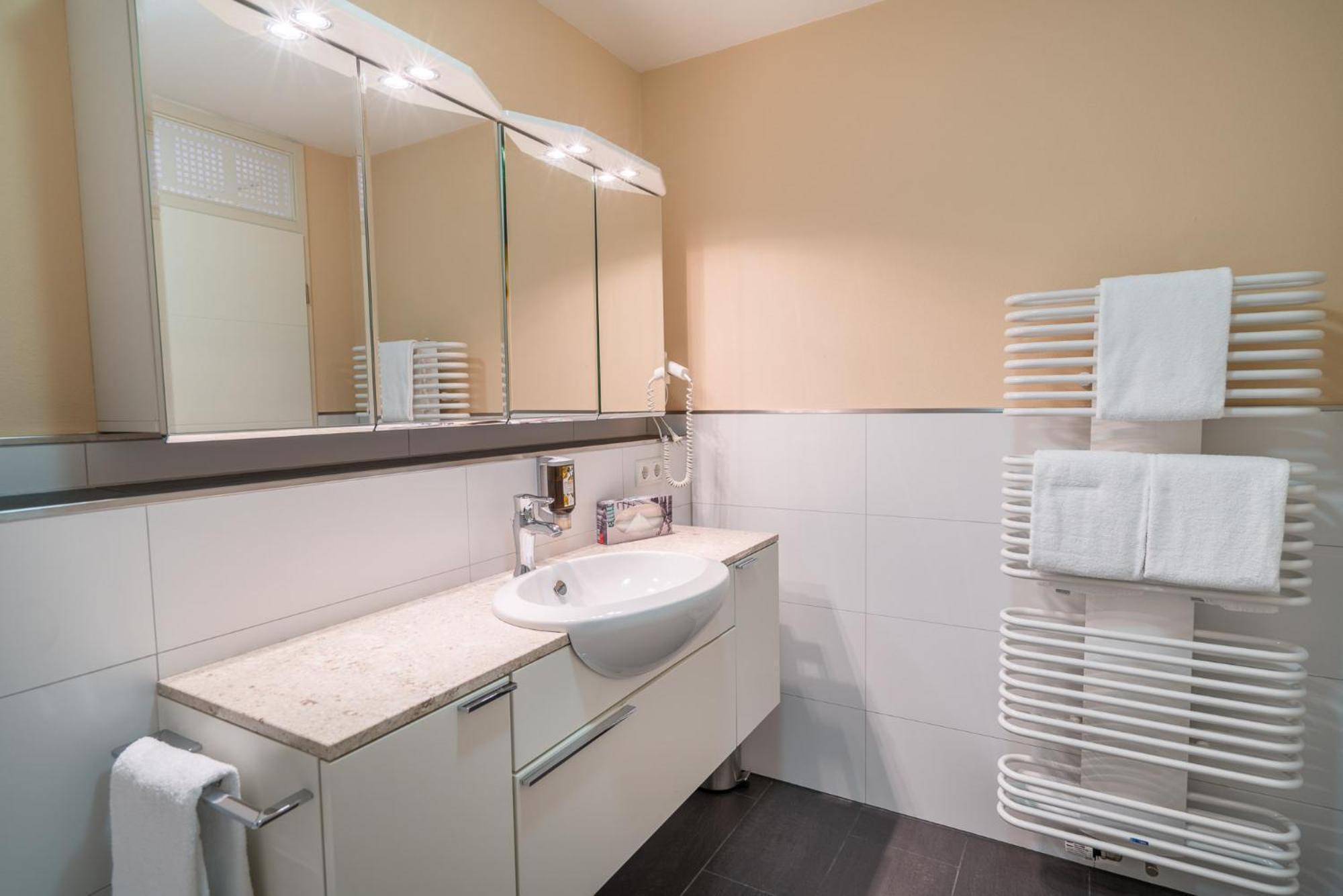 Airporthotel Residenz Steinenbronn Ngoại thất bức ảnh