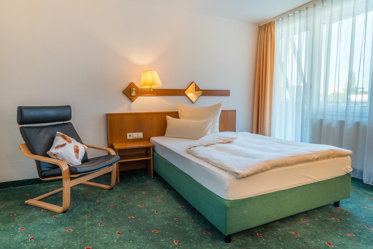 Airporthotel Residenz Steinenbronn Ngoại thất bức ảnh